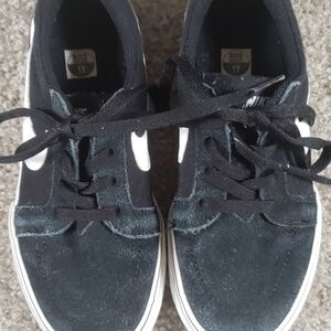 Nike tennis shoes